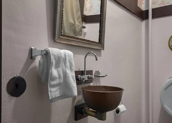 Mccleary Hotel